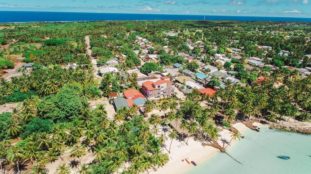 Reveries Maldives Gan  Bagian luar foto
