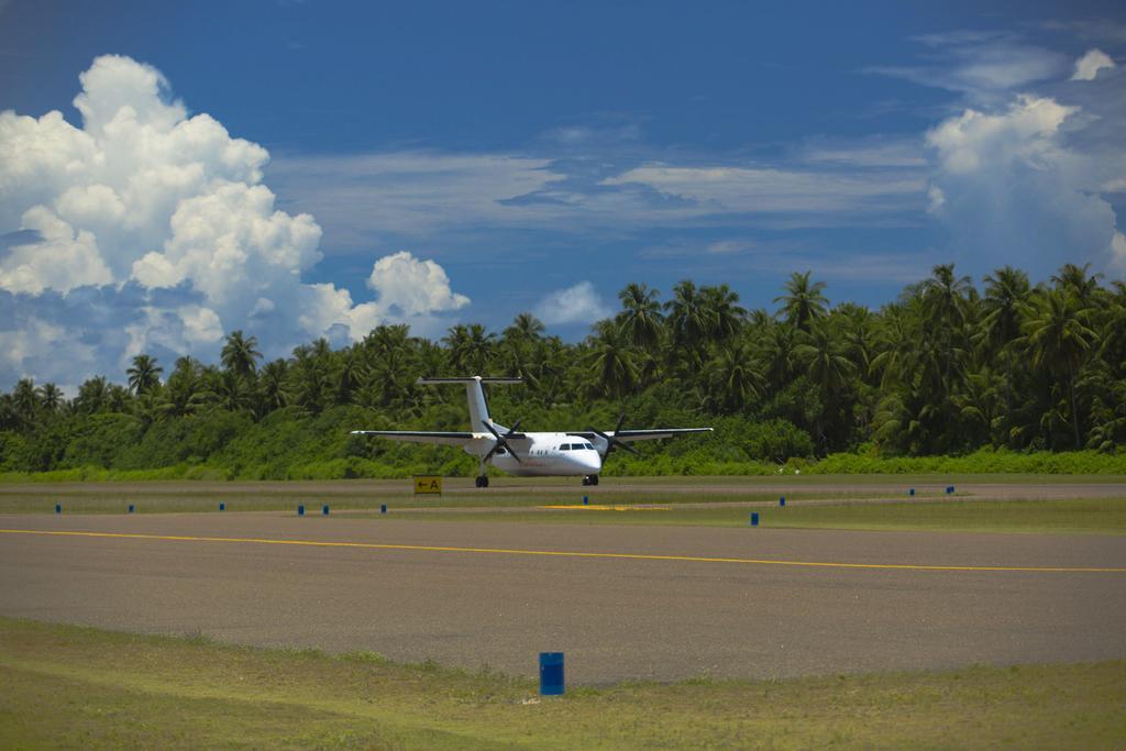 Reveries Maldives Gan  Bagian luar foto